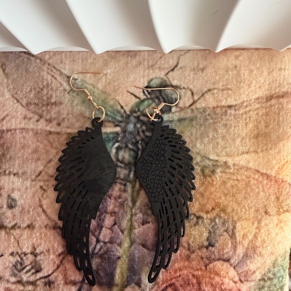 Jewelry - Elegant Black Wing Earrings